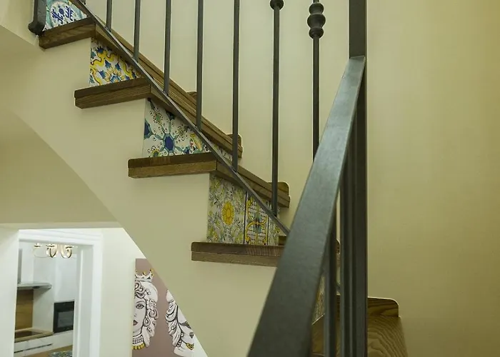 Daire Martoglio - - *